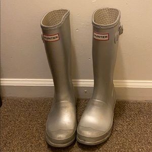 Kids silver hunter boots size 4